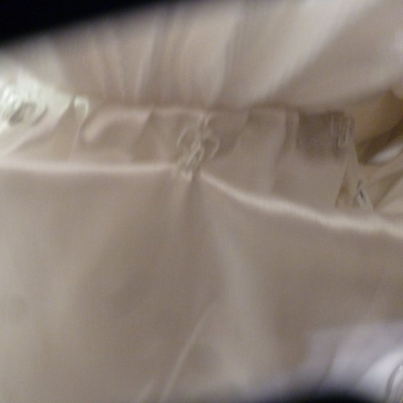 ✨ Majestic & Beautiful Bridal Gown | Adjustable Length | Size 8–10 ✨ - Picture 11 of 15